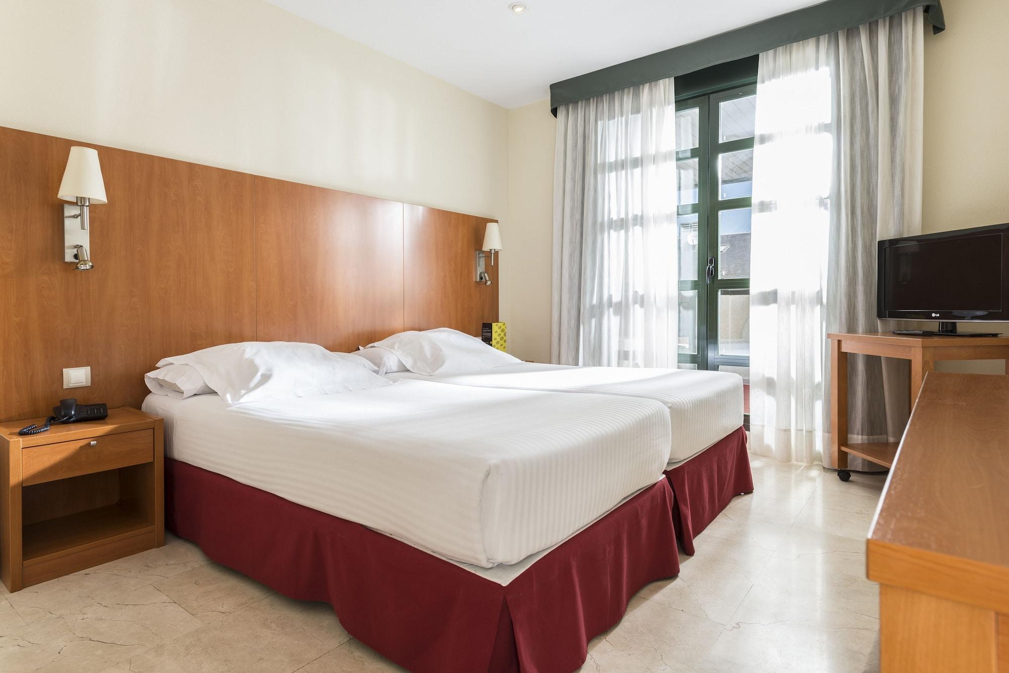 Exe Gran Hotel Almenar Лас Розас де Мадрид Экстерьер фото