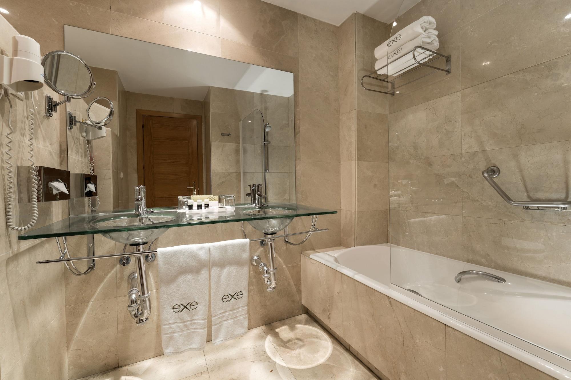 Exe Gran Hotel Almenar Лас Розас де Мадрид Экстерьер фото