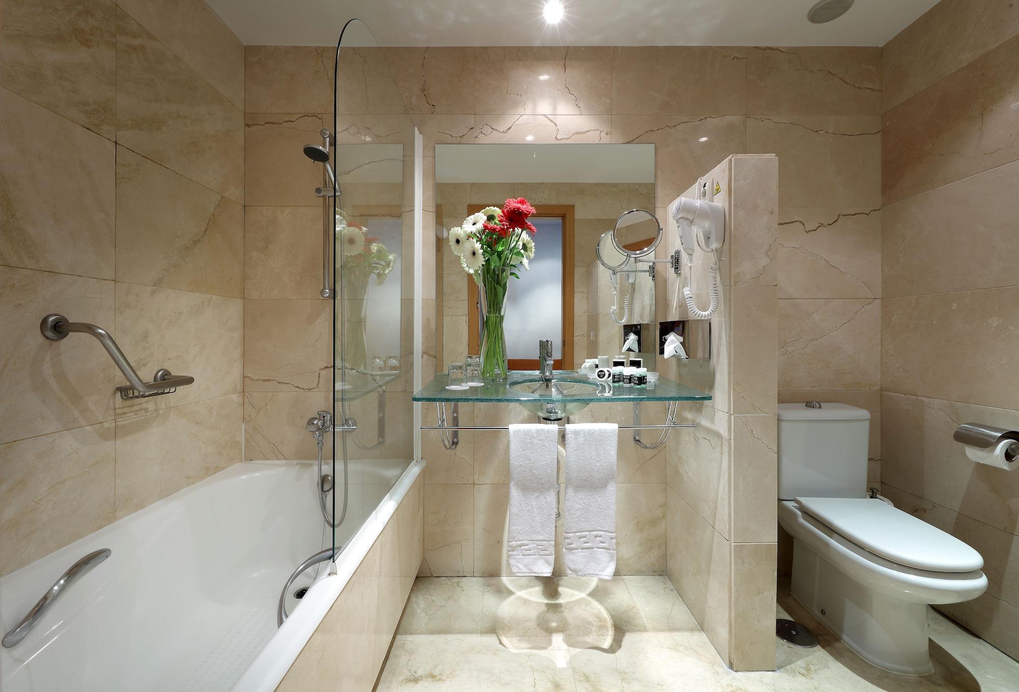 Exe Gran Hotel Almenar Лас Розас де Мадрид Экстерьер фото