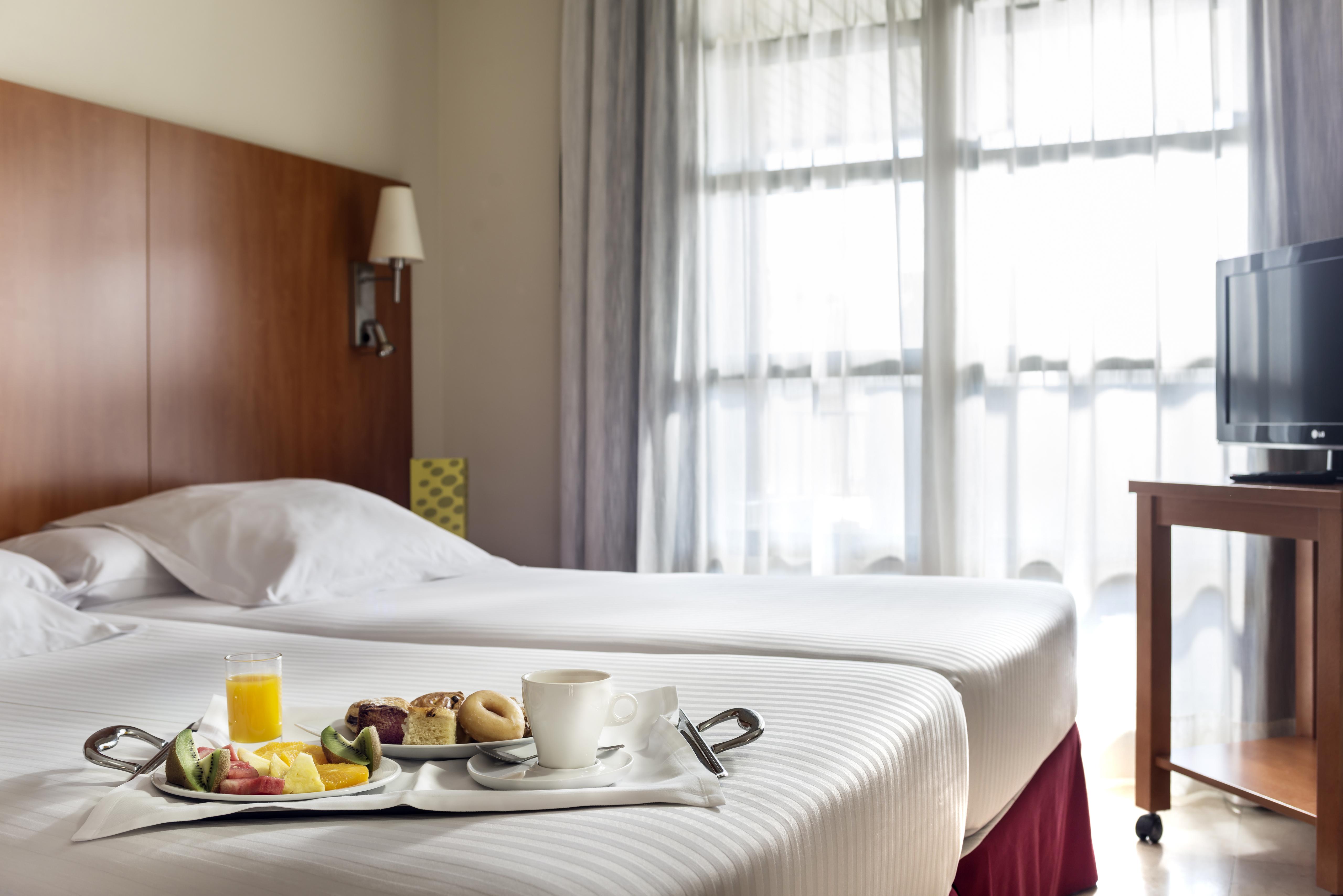 Exe Gran Hotel Almenar Лас Розас де Мадрид Экстерьер фото