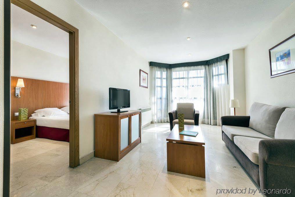 Exe Gran Hotel Almenar Лас Розас де Мадрид Экстерьер фото