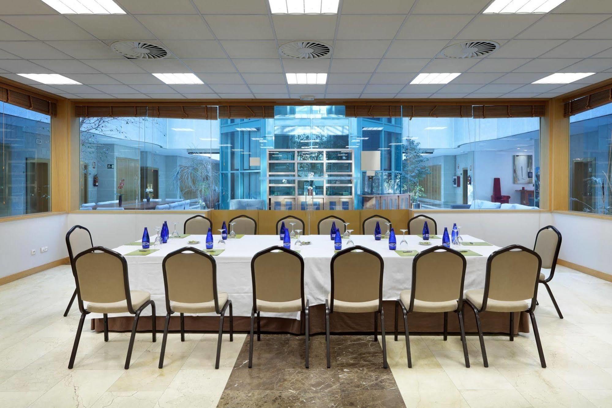 Exe Gran Hotel Almenar Лас Розас де Мадрид Экстерьер фото